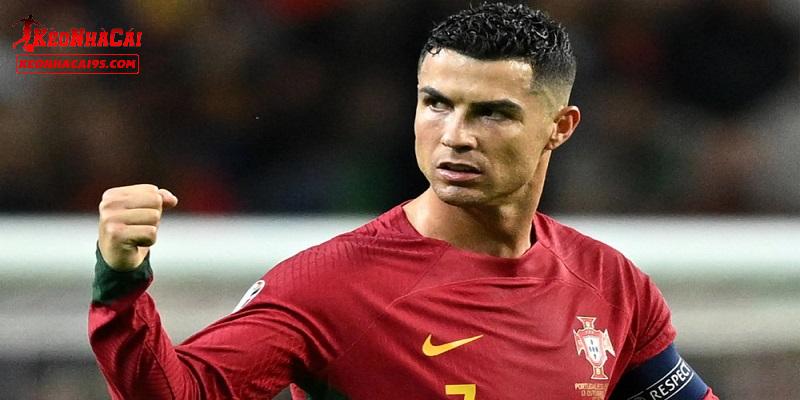 Giới thiệu đôi nét về tiểu sử Cristiano Ronaldo Giới thiệu đôi nét về tiểu sử Cristiano Ronaldo